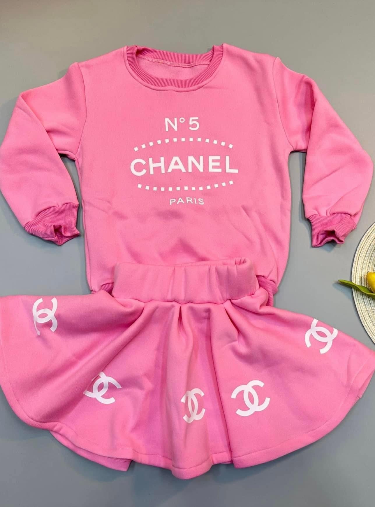 “CC” sweater skirt set