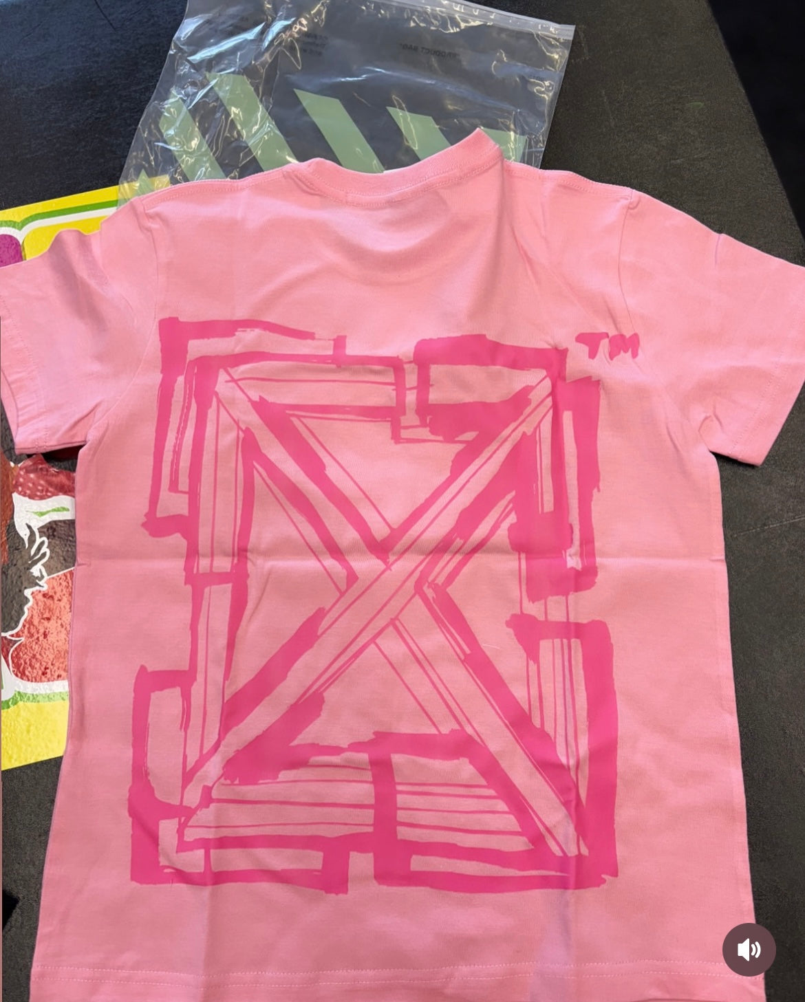 Pinky OFF/W Tee